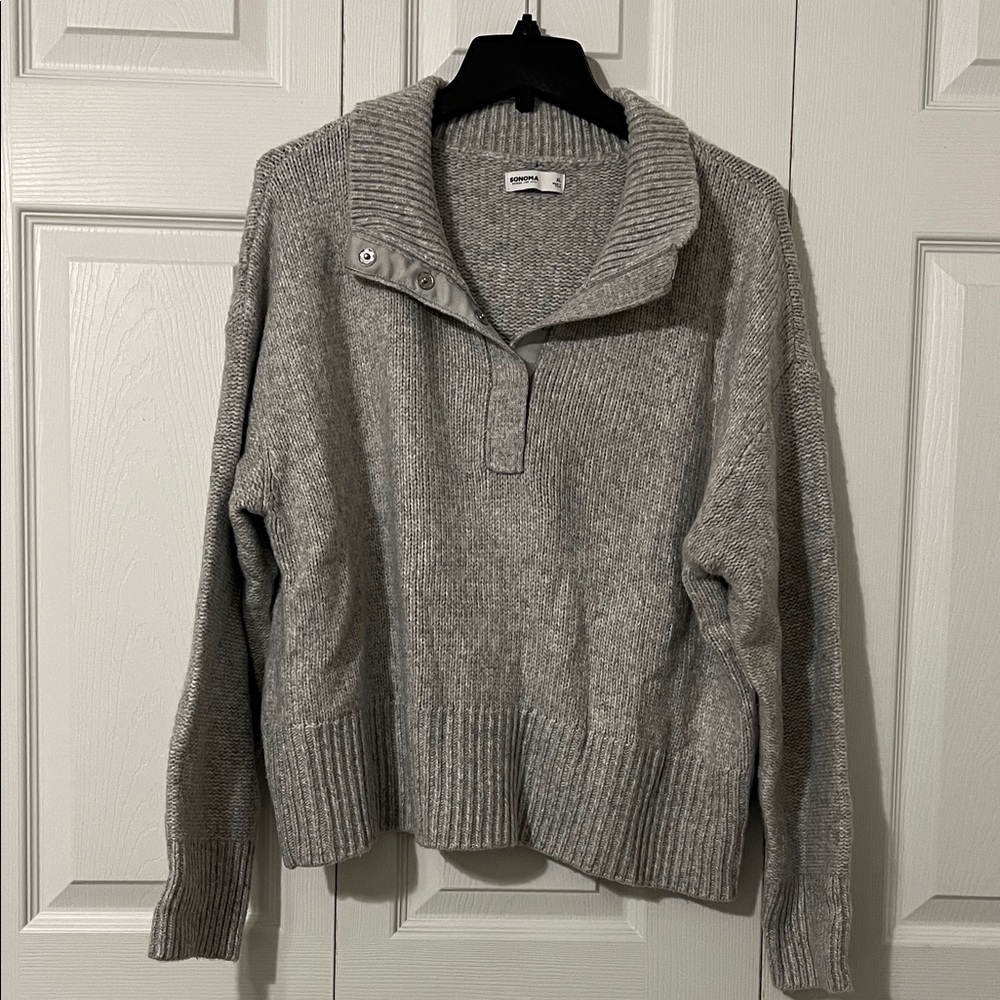 Women's Gray Zip-Up Sweater